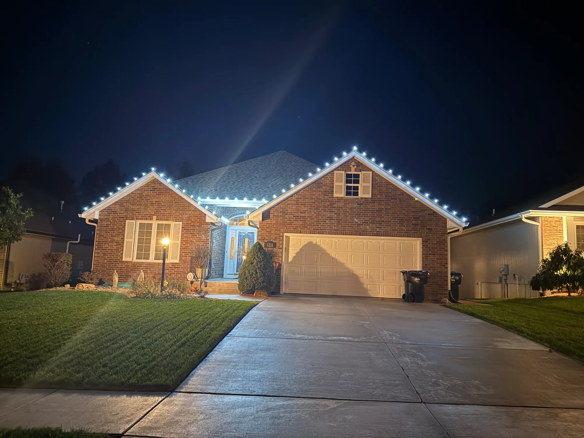 Residential roofline holiday lighting installed by RM Lighting Solutions