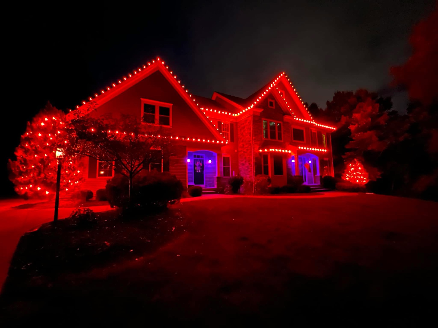 All‑red roofline — Lawrence